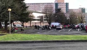 Arrivée des motards au centre hospitalier de Saint-Quentin.