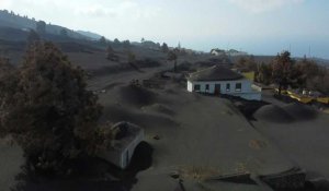 Éruption aux Canaries: des habitations recouvertes de cendres volcaniques