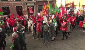 Bruxelles : les pompiers rejoignent le personnel soignant pour manifester contre la vaccination obligatoire