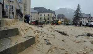 Inondations: déblayage en cours dans une commune des Pyrénées-Atlantiques