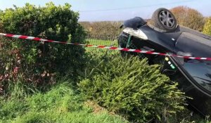 Blaringhem: une voiture se retourne dans le fossé, l’automobiliste voulait éviter un choc avec une autre voiture