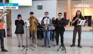 VIDÉO. La fanfare du lycée Bellevue interprète l'hymne ukrainien