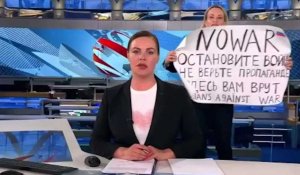 Une journaliste interrompt le JT russe en plein direct