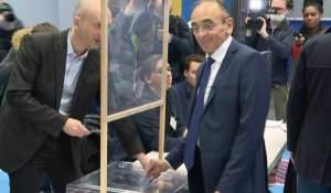 Présidentielle: Eric Zemmour vote à Paris