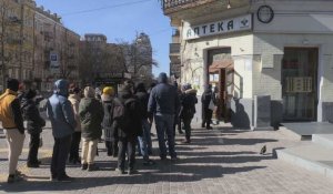 Trois semaines de guerre en Ukraine : la population face au choc de l'invasion russe