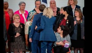 PHOTOS : Emmanuel et Brigitte Macron : Mains aux fesses et gestes tendres au palais de l'Élysée, ils affichent leur complicité inédite
