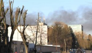 Ukraine: de la fumée s'élève au dessus de l'aéroport de Lviv