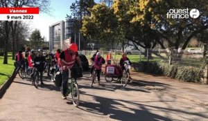 VIDÉO. À Vannes, les salariés du médico-social manifestent à vélo