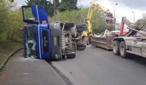 Roubaix : un camion se renversé Pont du Sartel, la circulation freinée