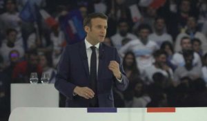 Présidentielle : "J'assume de viser l'objectif du plein emploi", dit Macron