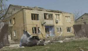 Ukraine: sur la route de Kherson, des villages fantômes marqués par les bombardements