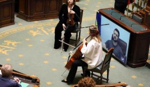 L'hymne ukrainien joué au parlement belge avant la prise de parole de Volodymyr Zelensky