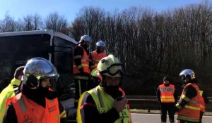 Accident sur l’A25 à hauteur d’Englos : un bus percute l’arrière d’un poids lourd