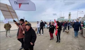 Dunkerque: 200 personnes défilent pour le climat et pour la paix