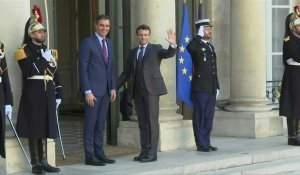 Emmanuel Macron reçoit le Premier ministre espagnol Pedro Sanchez à l'Elysée