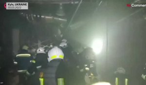 [No Comment] Pénible opération de secours dans les décombres d'un centre commercial bombardé