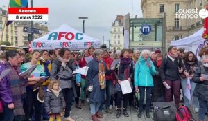 VIDÉO. À Rennes, des chorales entament des chants féministes à la manifestation du 8 mars.