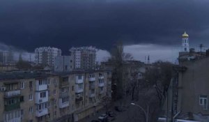Epais nuage de fumée après une série d'explosions à Odessa