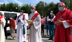 Vendeville : Mgr Laurent Ulrich est venu bénir le nouveau magasin du pèlerinage à sainte Rita.