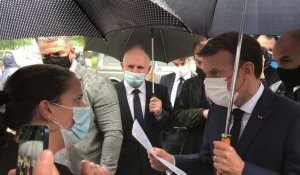Une Calaisienne interpelle Macron au Touquet pour son enfant autiste 