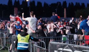 Euro-2020: explosion de joie des supporters anglais après le but de Kane contre le Danemark