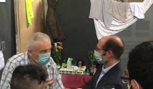 Le rapporteur de l’ONU Olivier De Schutter visite les sans-papiers en grève de la faim