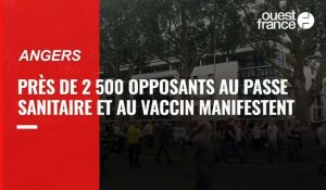 A Angers, près de 2 500 opposants au passe sanitaire et au vaccin manifestent 