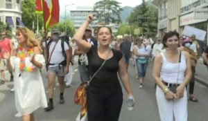 Pass sanitaire en France: images de la manifestation à Annecy