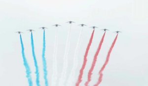 Défilé du 14 Juillet: la patrouille de France survole les Champs-Élysées