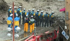 Japon: les secouristes cherchent des survivants après la coulée de boue