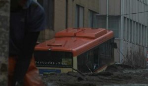 Coulée de boue au Japon: les opérations de secours et de nettoyage en cours