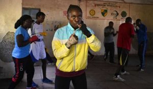 Des femmes s'émancipent grâce à la boxe dans les quartiers pauvres de Nairobi au Kenya