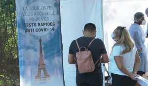 Pass sanitaire: tests antigéniques à l'entrée de la Tour Eiffel