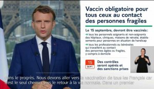 Macron annonce la vaccination obligatoire pour les soignants et d'autres professions