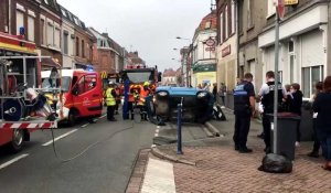 À Houplines, désincarcérée par les pompiers, la conductrice de la voiturette s’en sort blessée léger.