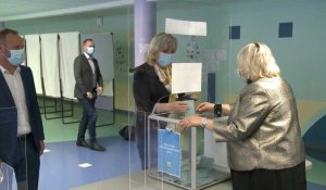 Régionales: Marine Le Pen vote à Hénin-Beaumont