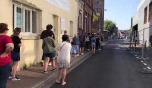 Lille: foule matinale pour la journée de vaccination sans rendez-vous à Fives