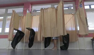 Législatives: à Oyonnax, les premiers électeurs votent