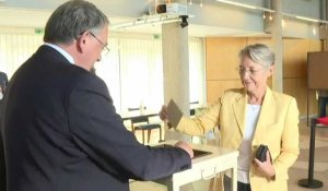 Législatives: la Première ministre Élisabeth Borne vote dans le Calvados