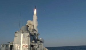 Une frégate russe lance des missiles Kalibr sur l'infrastructure militaire ukrainienne