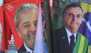 Présidentielle au Brésil: les serviettes à l'effigie des candidats font fureur à Rio