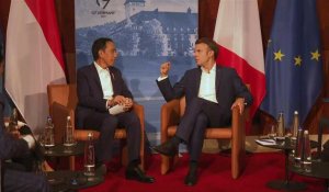 G7: Emmanuel Macron rencontre le président indonésien Joko Widodo