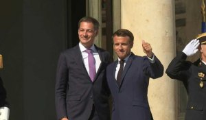 Le président Macron reçoit le Premier ministre belge Alexander De Croo à l'Élysée