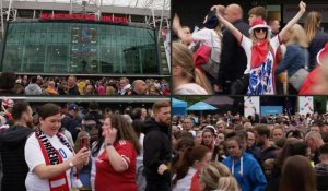 Les fans arrivent au stade pour le match d'ouverture de l'Euro féminin