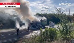 VIDÉO. Un camion benne en feu près de Saumur sur la route à Doué-la-Fontaine