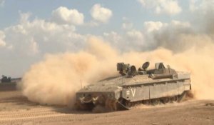Convoi de véhicules blindés israéliens près de la frontière de Gaza
