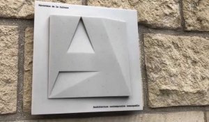 Inauguration de la plaque "Architecture contemporaine remarquable" de la bibliothèque Saint-Corneille de Compiègne
