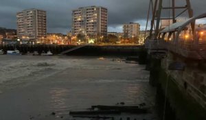 Boulogne : pendant la crue, vendredi, les vannes de l’écluse sont ouvertes