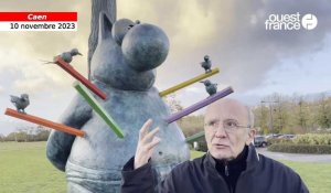VIDEO. La statue de Geluck « Le martyre du chat » installée définitivement devant le Mémorial à Caen