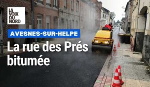 Le bitumage de la rue des Prés à Avesnes-sur-Helpe est en cours